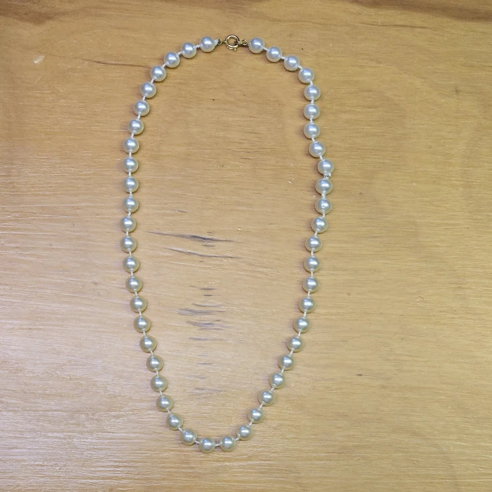 Vintage faux pearl necklace